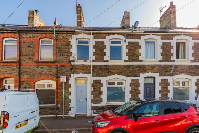 2 bed property, in Wyndham Crescent, £330,000