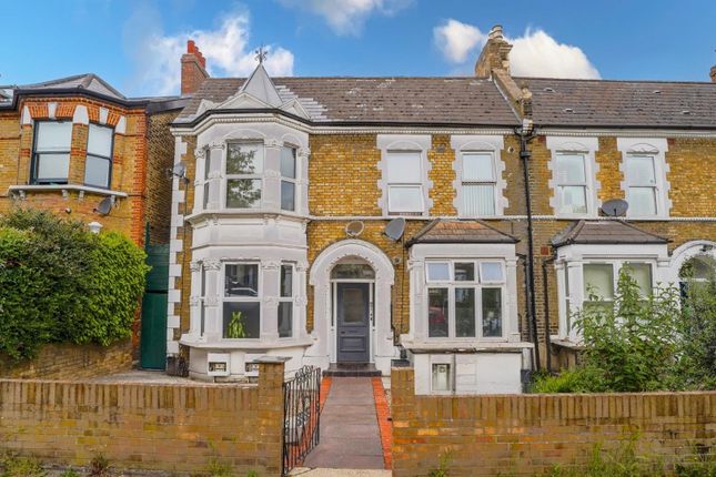 1 bed property, in Barry Road, £350,000