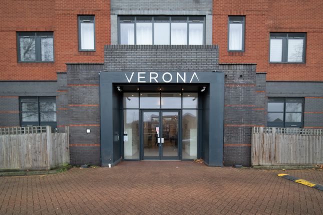 2 bed property, in Wellington Street, £210,000