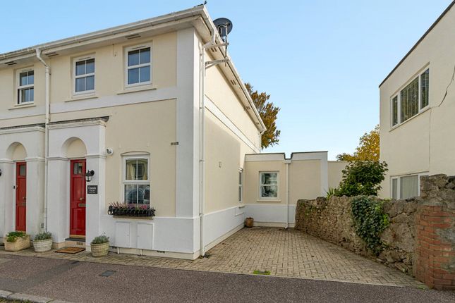 2 bed property, in York Road, £345,000