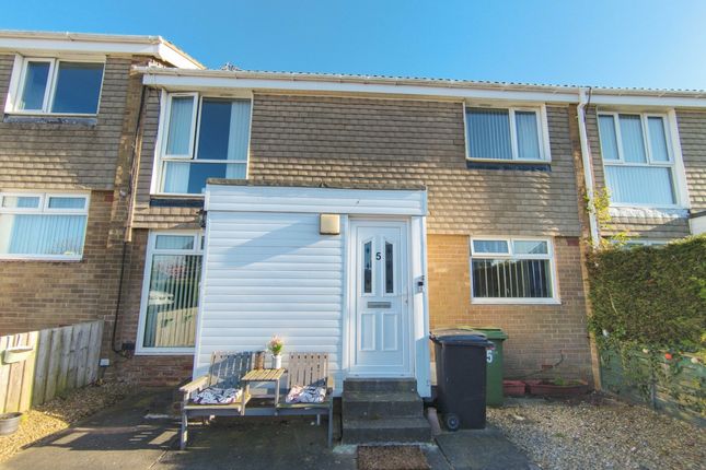 2 bed property, in Lyndhurst Road, £67,000