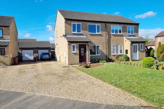 3 bed property, in Larch Way, £185,000