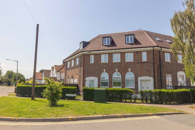 2 bed property, in Bathurst Walk, £375,000