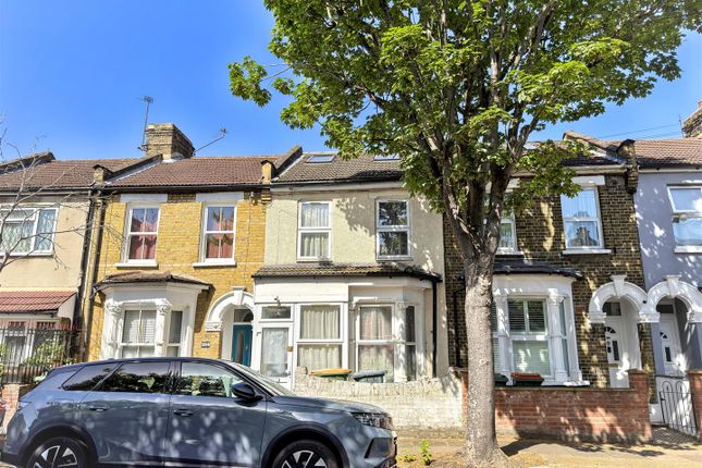 5 bed property, in Holbrook Road, £600,000