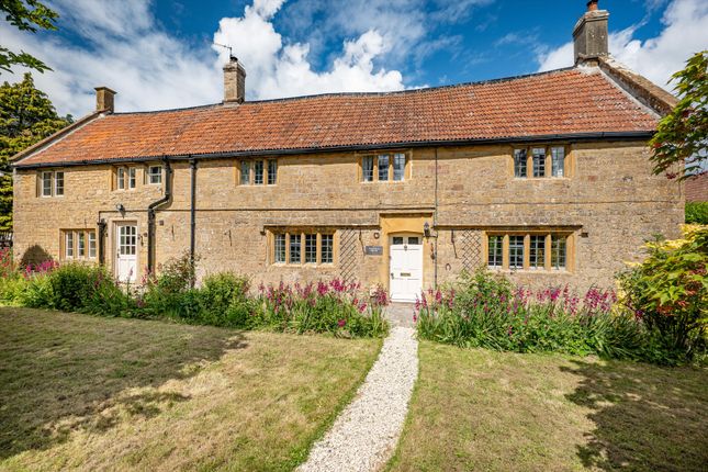 4 bed property, in Hurst, £795,000