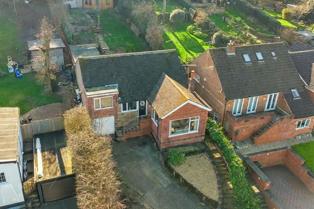 3 bed property, in Pilkington Road, £300,000
