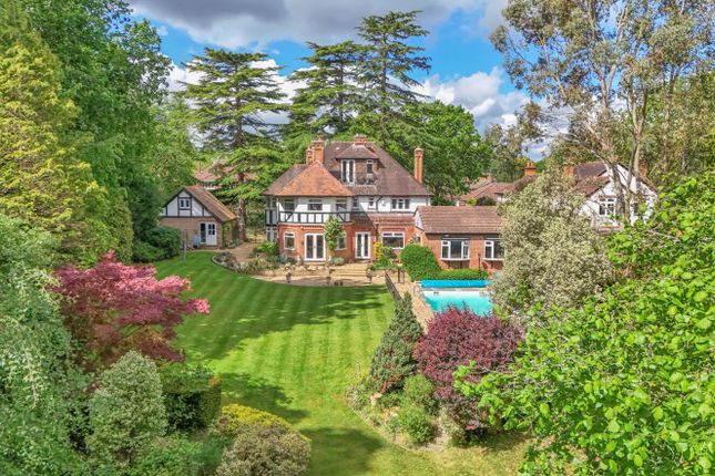 5 bed property, in Avenue Road, £1,500,000