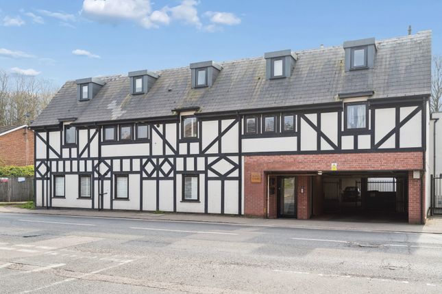 2 bed property, in Uxbridge Road, £360,000