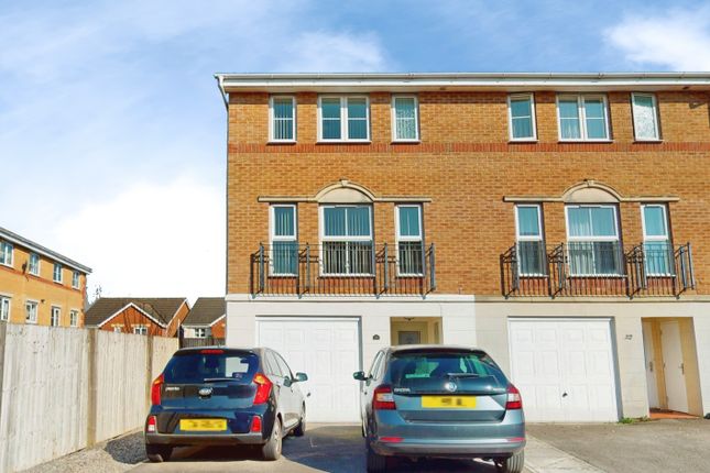 4 bed property, in Milestone Close, £399,950