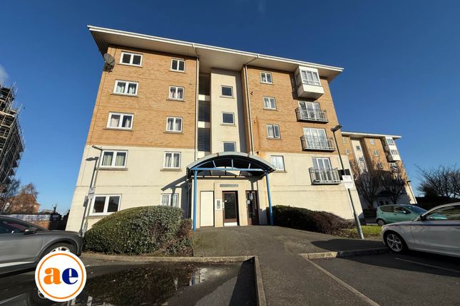 2 bed property, in Blyth House, £190,000