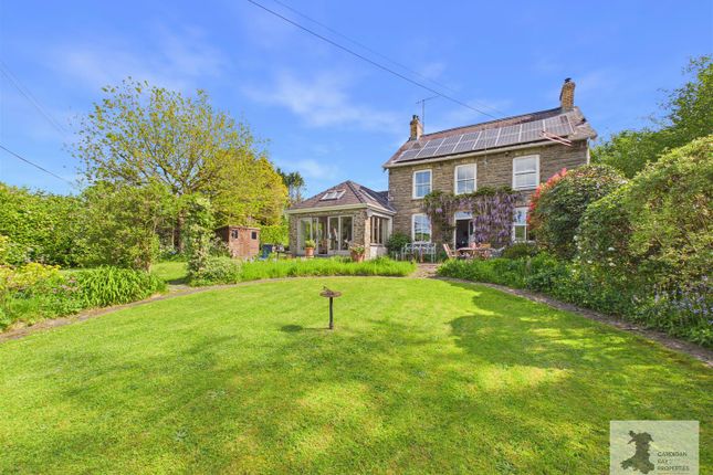 4 bed property, in Tregroes, £470,000