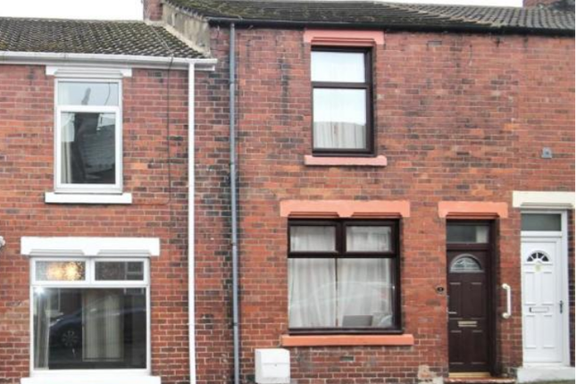 2 bed property, in Ruby Street, £60,000