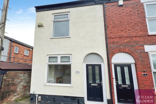 2 bed property, in Russell Street, £215,000