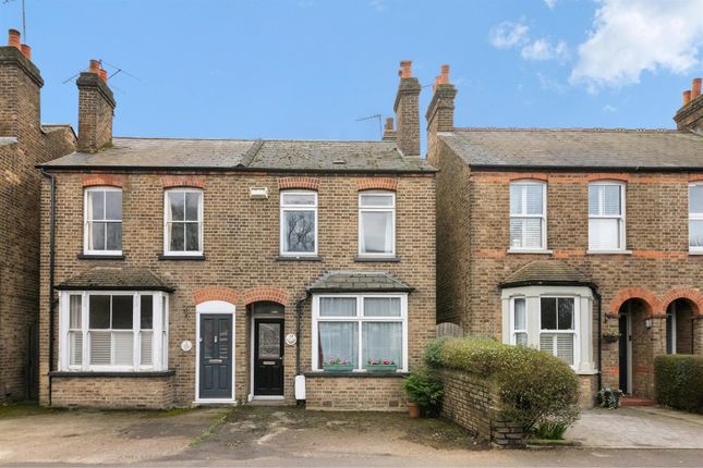2 bed property, in St. Johns Road, £450,000