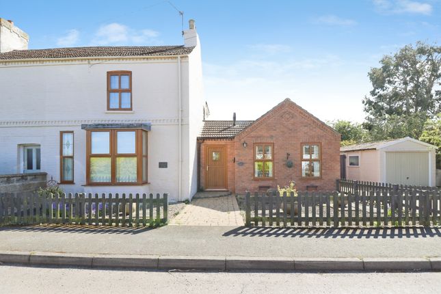 2 bed property, in High Thorpe, £250,000