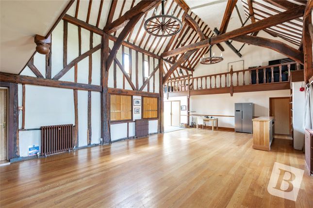 5 bed property, in Doddinghurst Road, £900,000