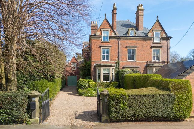 5 bed property, in The Laurels, £750,000