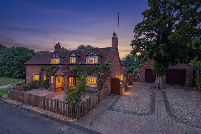 3 bed property, in Old Snitterfield Road, £625,000