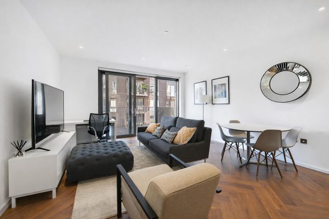 2 bed property, in Capital Building, £900,000