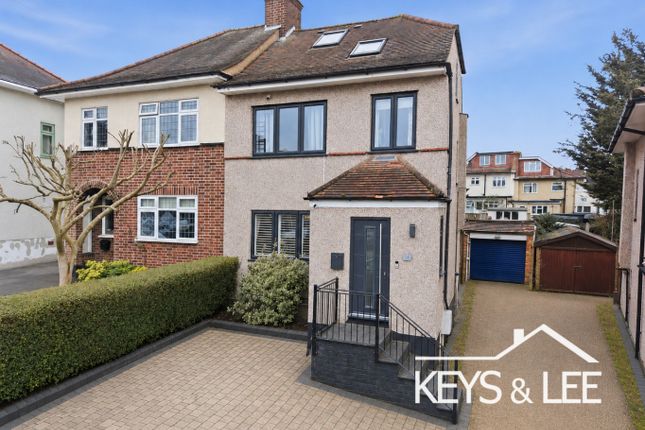 4 bed property, in Ravenswood Close, £550,000