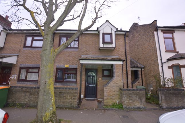 1 bed property, in Malvern Road, £240,000