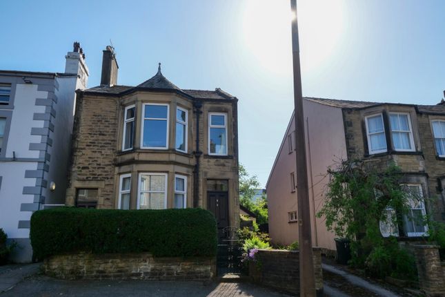 1 bed property, in Lord Street, £140,000