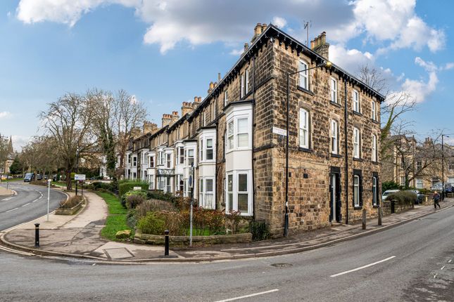 3 bed property, in Strawberry Dale Avenue, £300,000