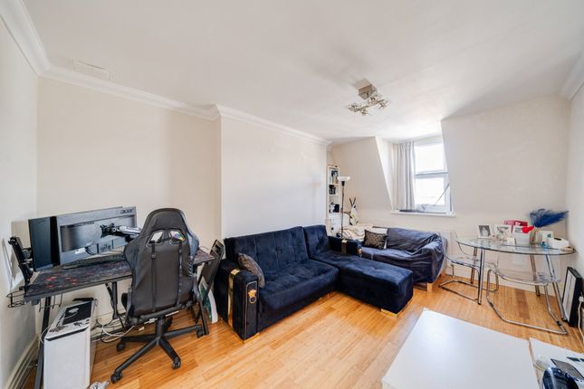 1 bed property, in St. Julians Road, £350,000