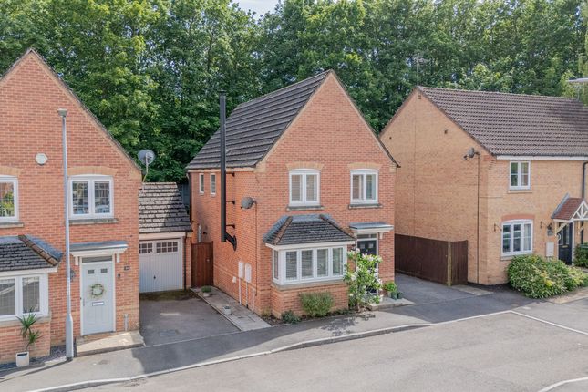3 bed property, in Priory View, £325,000