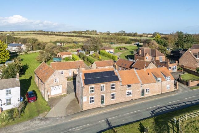 6 bed property, in Manor Farm, £1,100,000