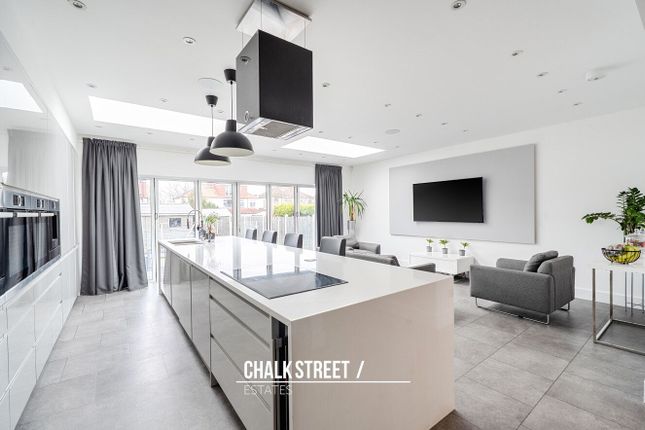 5 bed property, in Stanley Road, £750,000