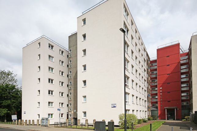 2 bed property, in Rainsford House, £255,000