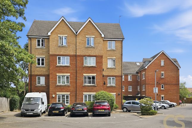 2 bed property, in Akers Court, £270,000