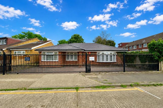 4 bed property, in Manor Lane, £675,000
