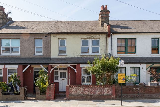 3 bed property, in Dowsett Road, £550,000