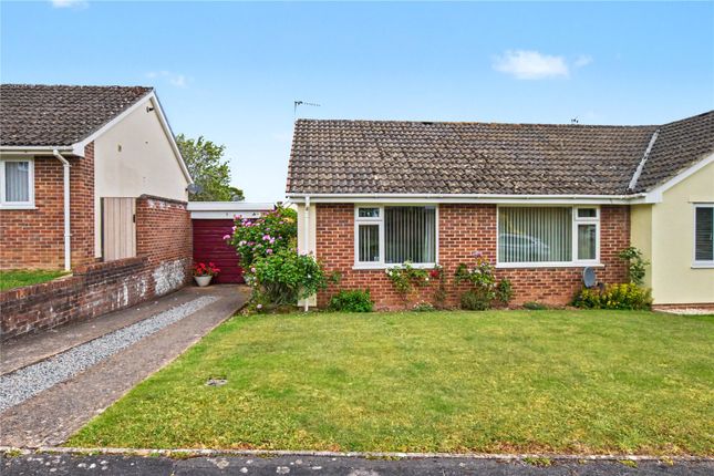2 bed property, in Bakers Close, £255,000