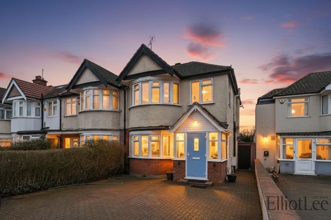 2 bed property, in Drake Road, £625,000