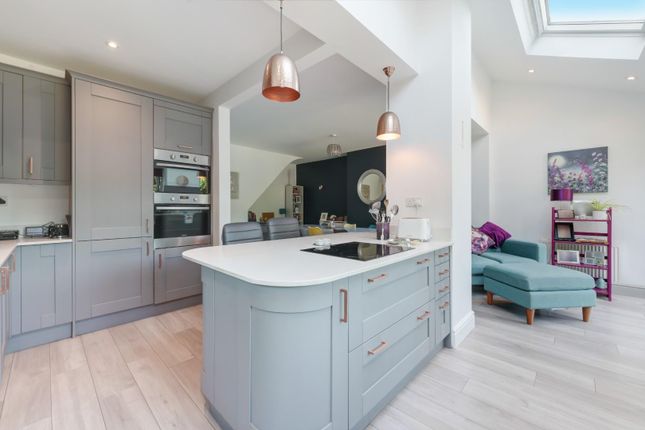 4 bed property, in Riverview Road, £685,000