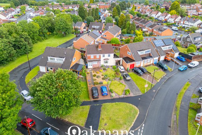 2 bed property, in Priestley Close, £180,000