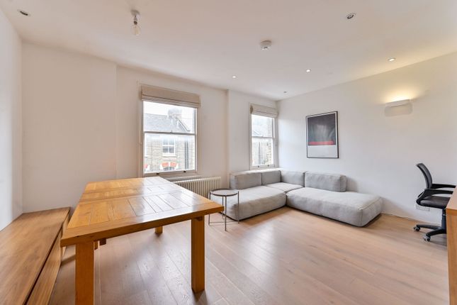 2 bed property, in Bonnington Square, £650,000