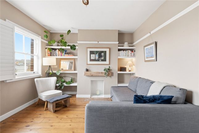 1 bed property, in Landcroft Road, £425,000