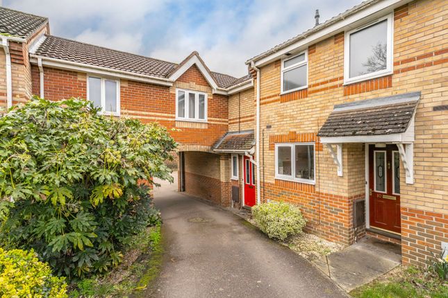 2 bed property, in Birch Road, £200,000