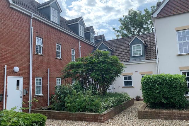 1 bed property, in Friary Wall, £110,000
