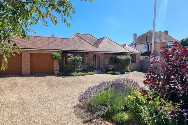 5 bed property, in Thorne Crescent, £600,000
