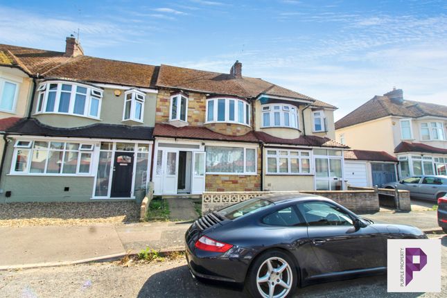 3 bed property, in Castlemaine Avenue, £315,000