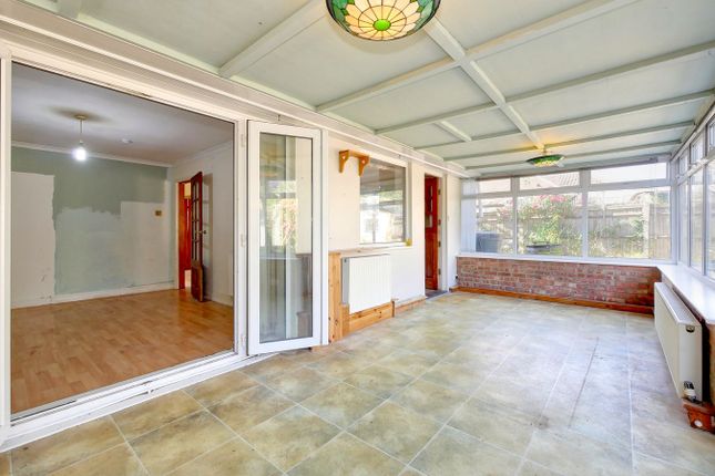 2 bed property, in Sandbanks Way, £290,000