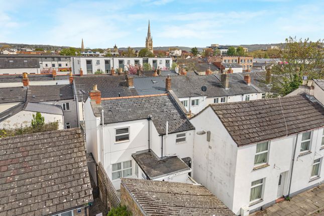 2 bed property, in Park Street, £235,000