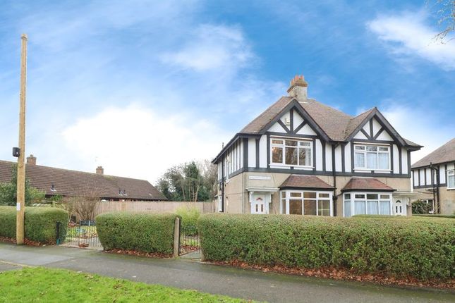 2 bed property, in Willows Avenue, £150,000