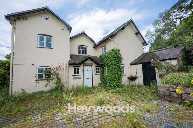 4 bed property, in Woodside, £500,000