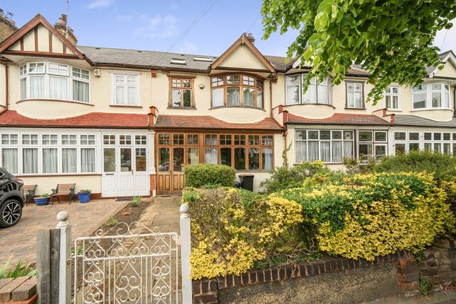3 bed property, in Palace View, £675,000